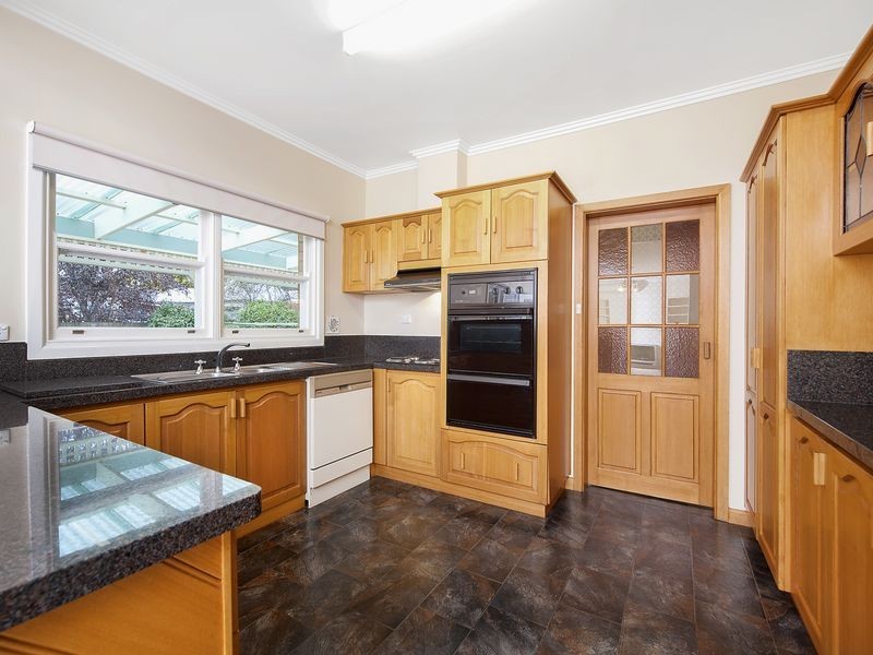 33 Moore Street, Colac VIC 3250