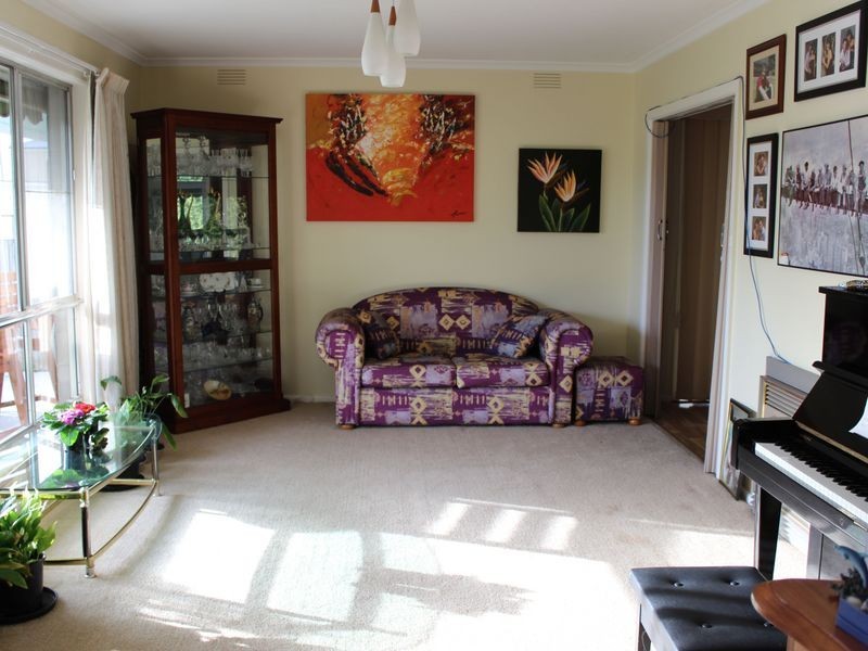 8 Sinclair Street, Colac VIC 3250