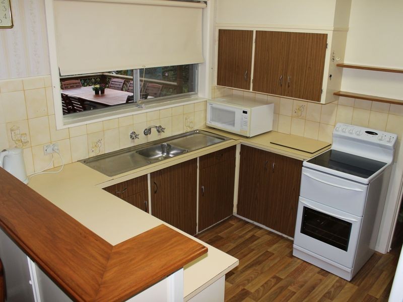 8 Sinclair Street, Colac VIC 3250