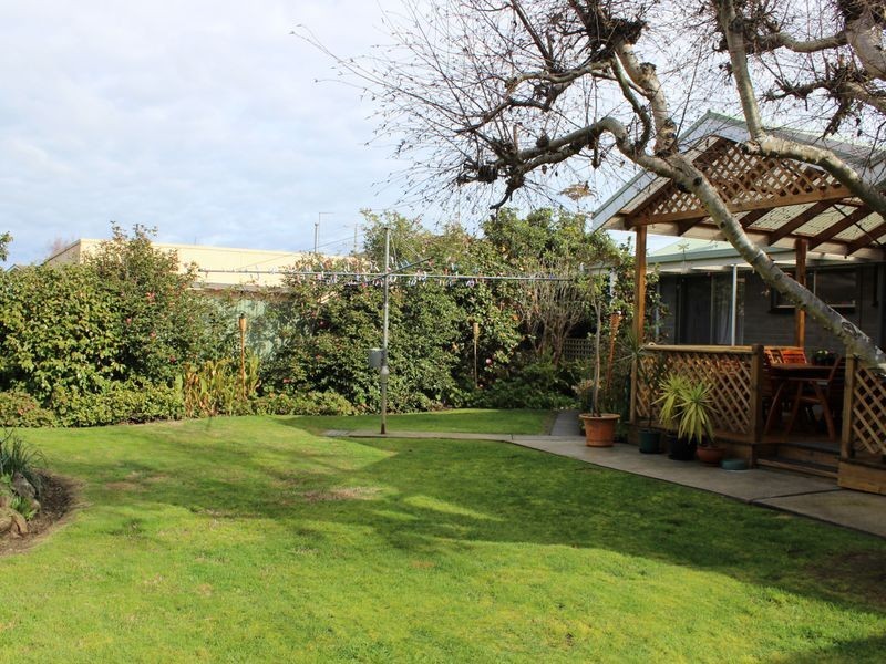 8 Sinclair Street, Colac VIC 3250