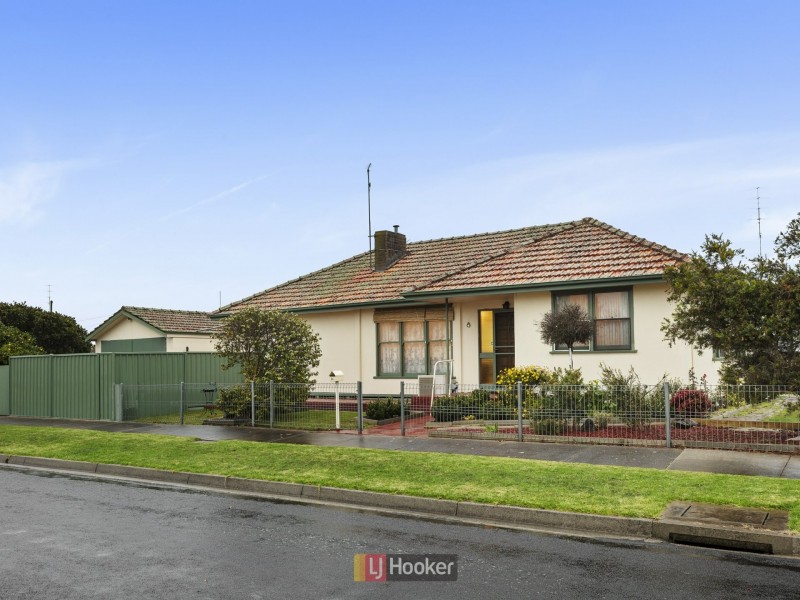 24 Churchill Square, Colac VIC 3250