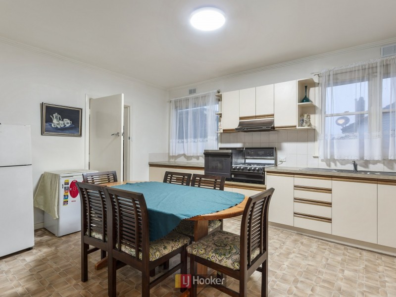 24 Churchill Square, Colac VIC 3250