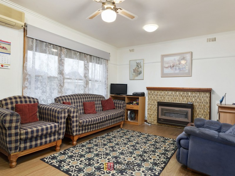 24 Churchill Square, Colac VIC 3250