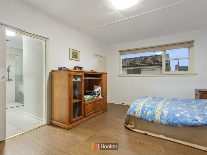 24 Churchill Square, Colac VIC 3250