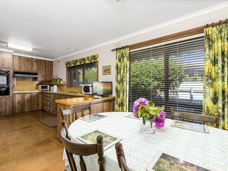 4 Little Woods Street, Colac VIC 3250