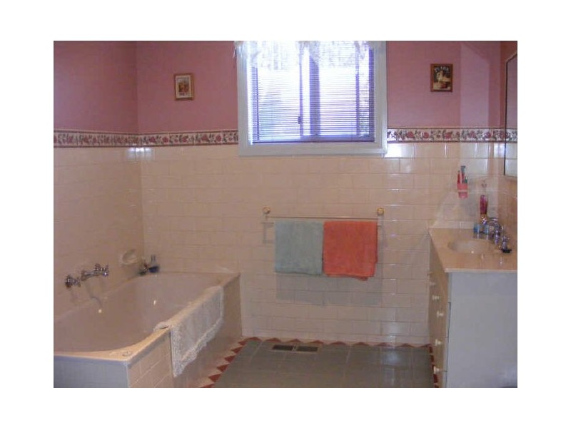 10 Spring Street, Elliminyt VIC 3250