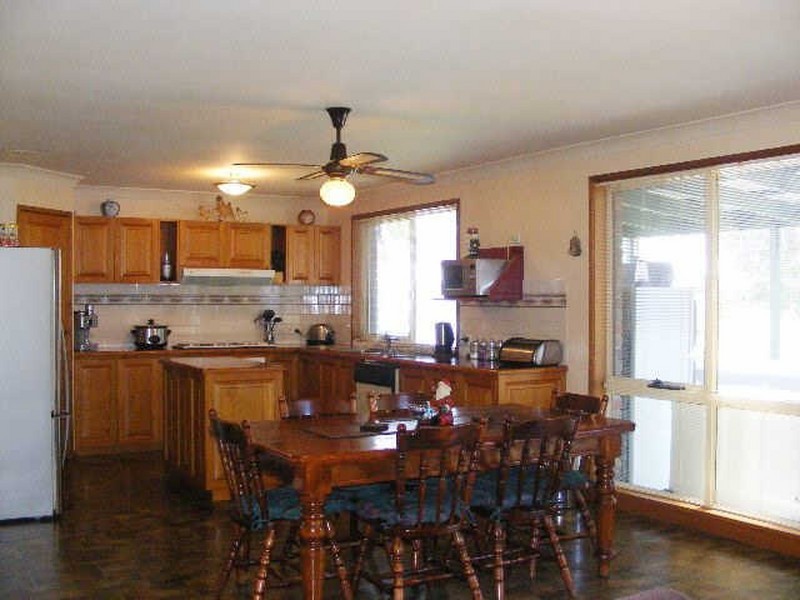 30 Mahoneys Road, Elliminyt VIC 3250