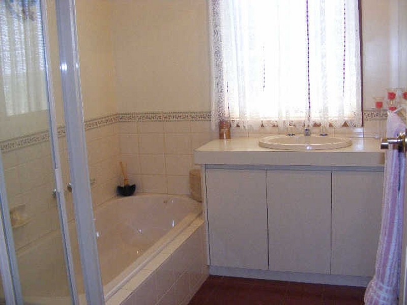30 Mahoneys Road, Elliminyt VIC 3250