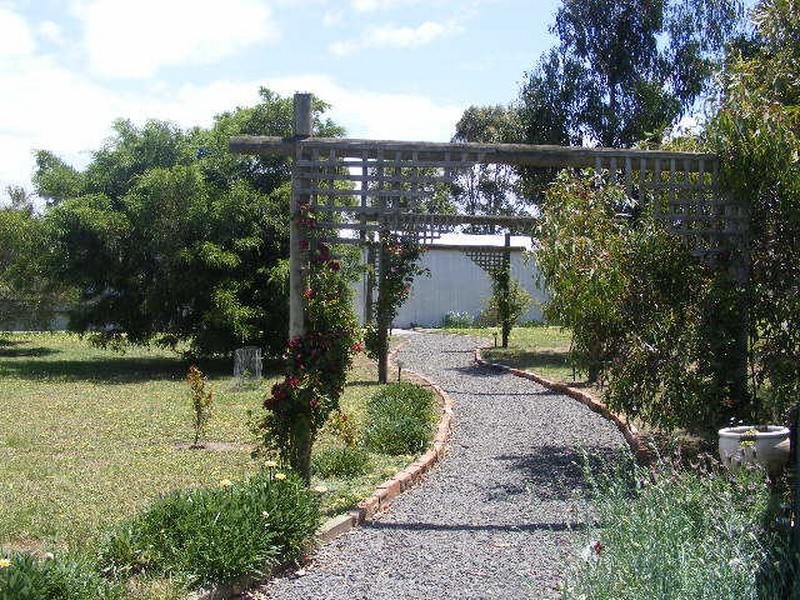30 Mahoneys Road, Elliminyt VIC 3250
