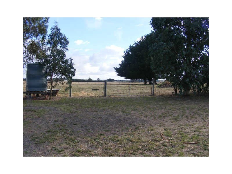 30 Mahoneys Road, Elliminyt VIC 3250