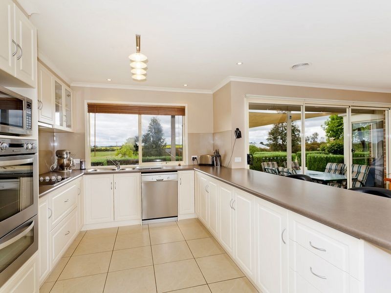 25 Roseneath Road, Warncoort VIC 3243