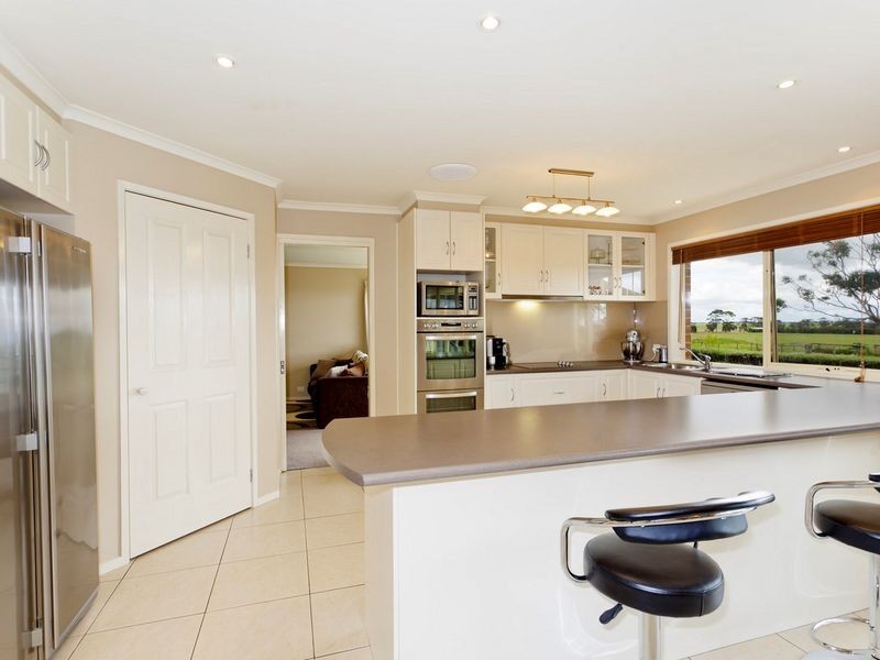25 Roseneath Road, Warncoort VIC 3243