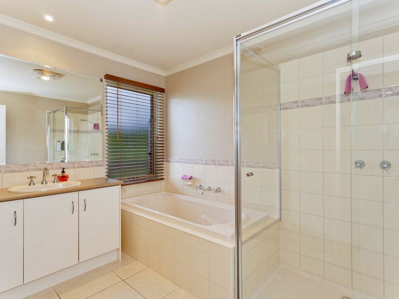 25 Roseneath Road, Warncoort VIC 3243
