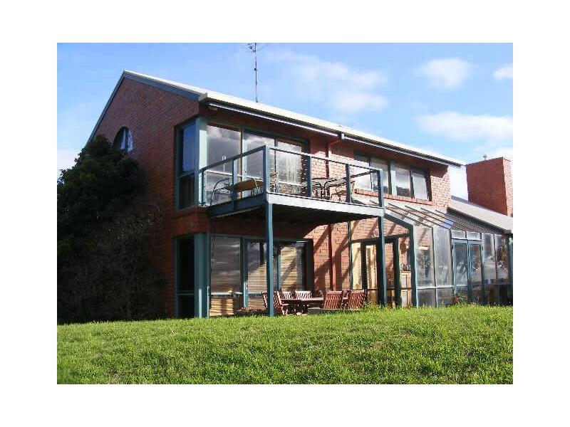 18 Balnagowan Avenue, Colac VIC 3250