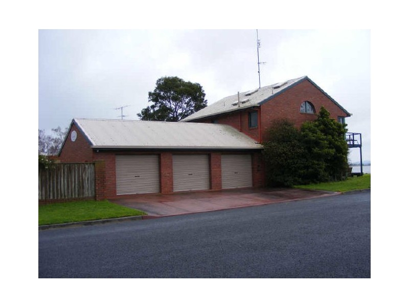18 Balnagowan Avenue, Colac VIC 3250