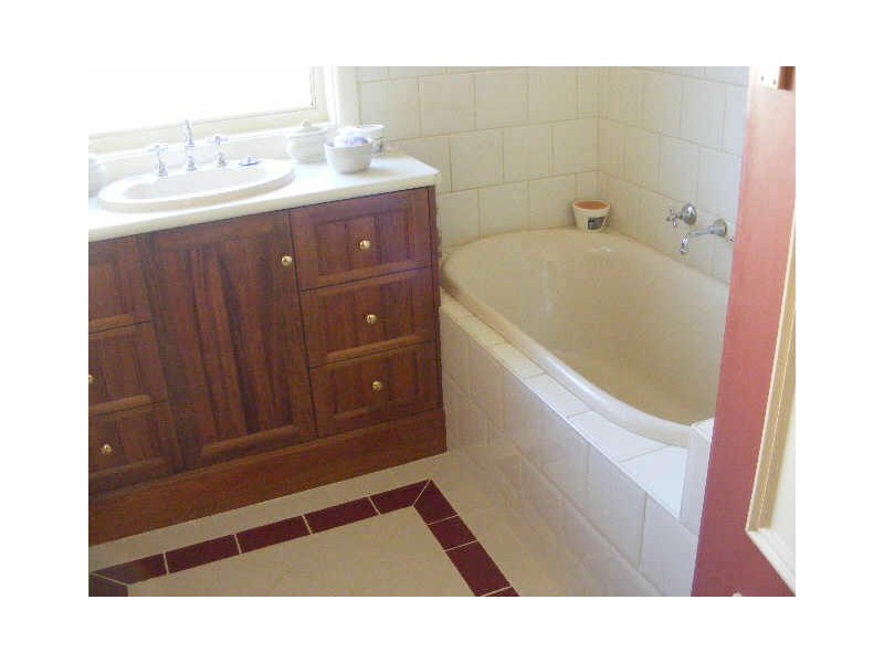 64 Hart Street, Colac VIC 3250