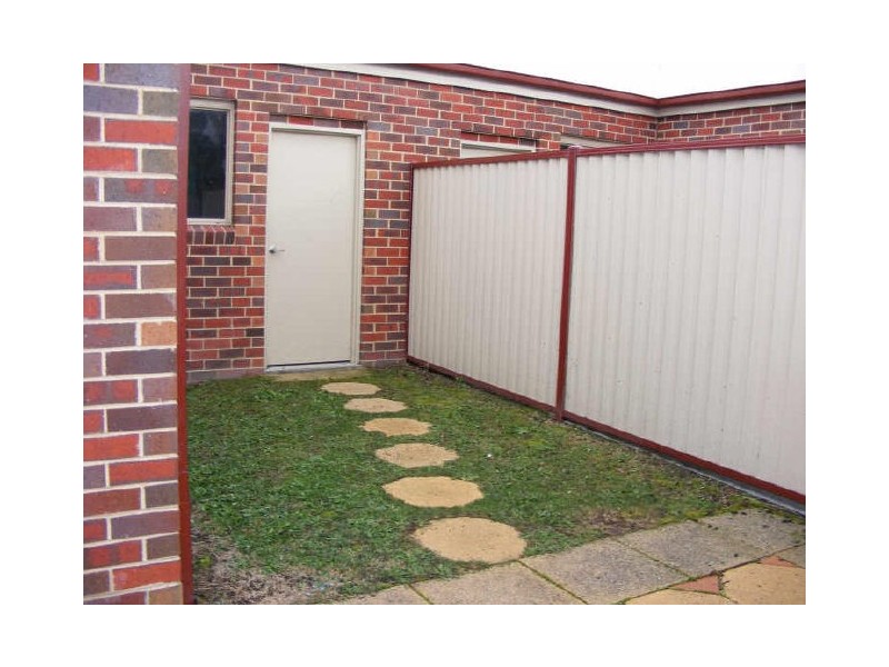 2/26 Hewitt Street, Colac VIC 3250