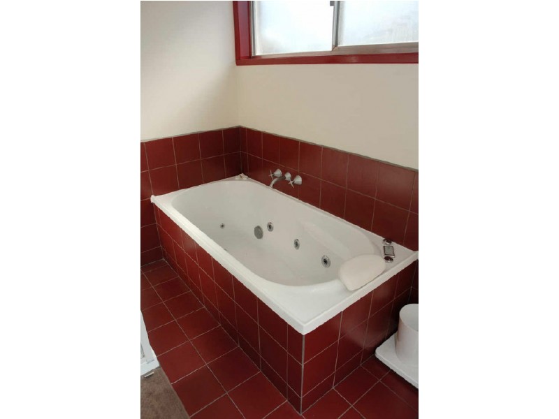 3 Robertson Street, Colac VIC 3250
