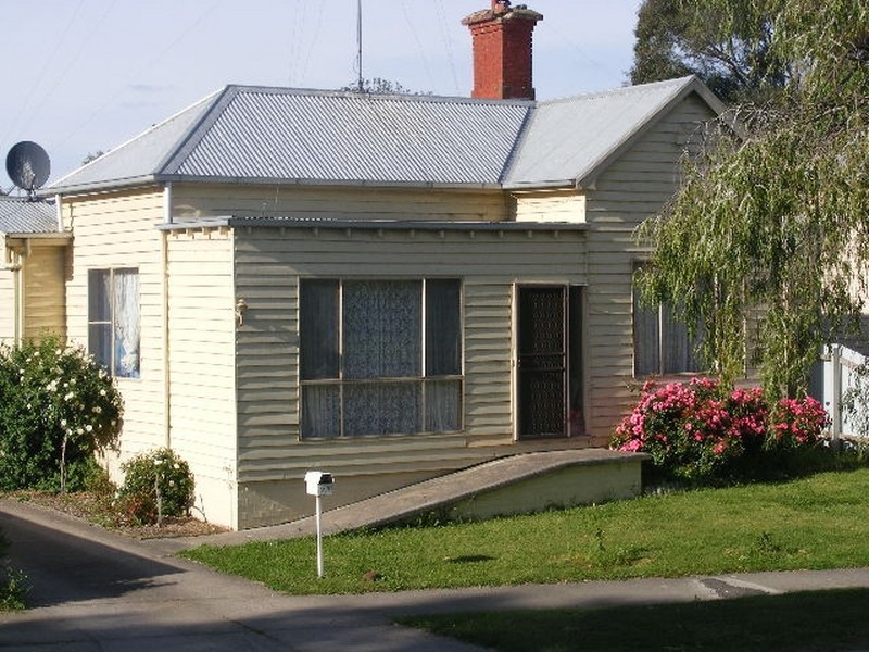 24 Wallace Street, Colac VIC 3250
