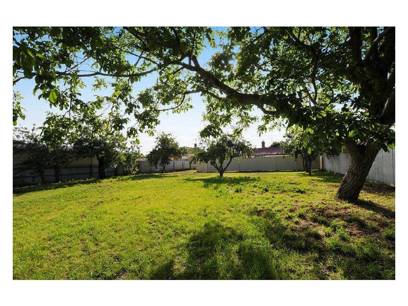 14a McLaughlin Street, Colac VIC 3250