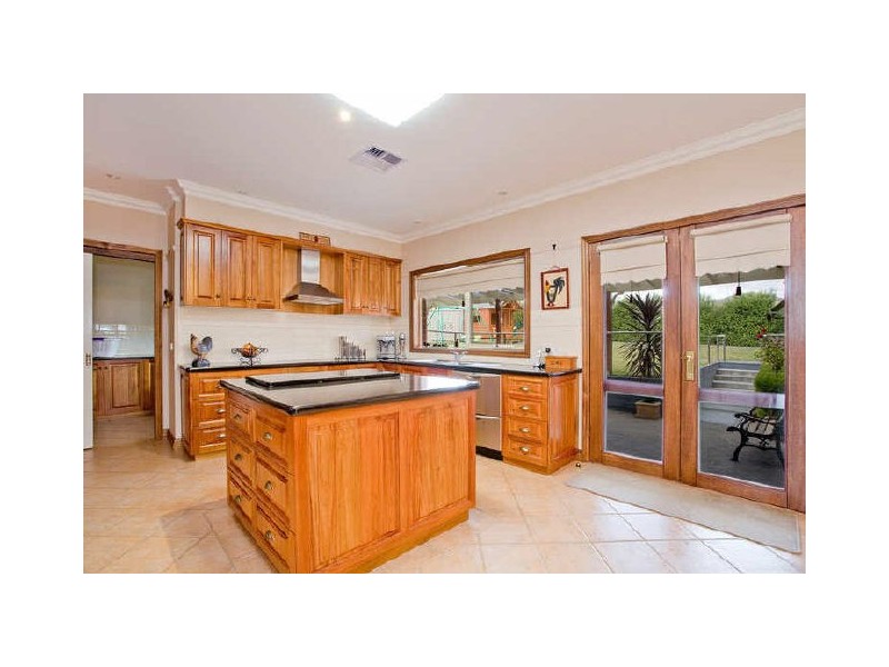 9 Rose Drive, Elliminyt VIC 3250