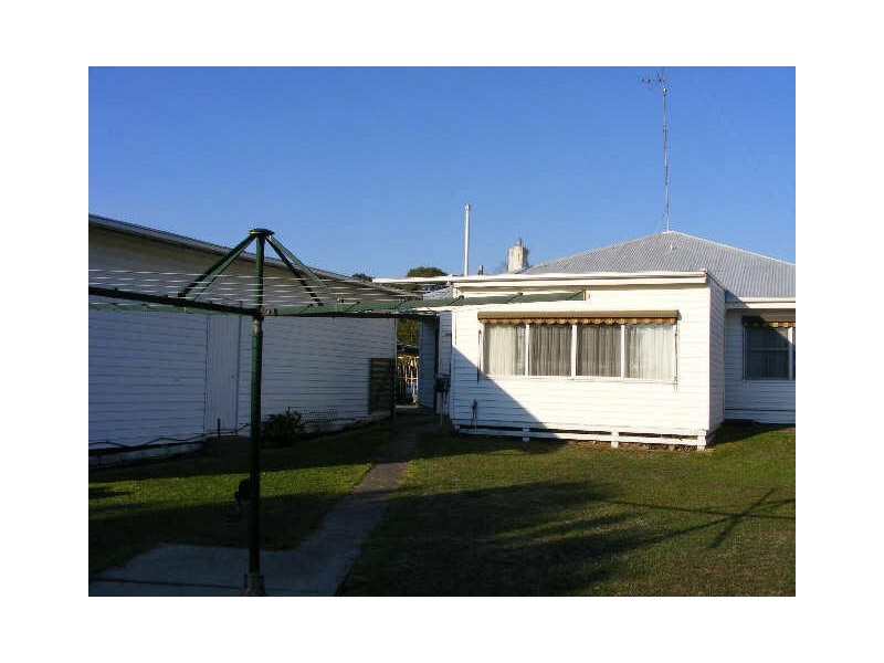 77 Hart Street, Colac VIC 3250
