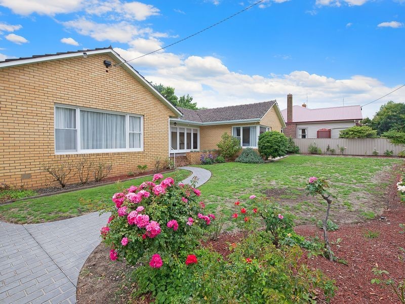 33 Moore Street, Colac VIC 3250