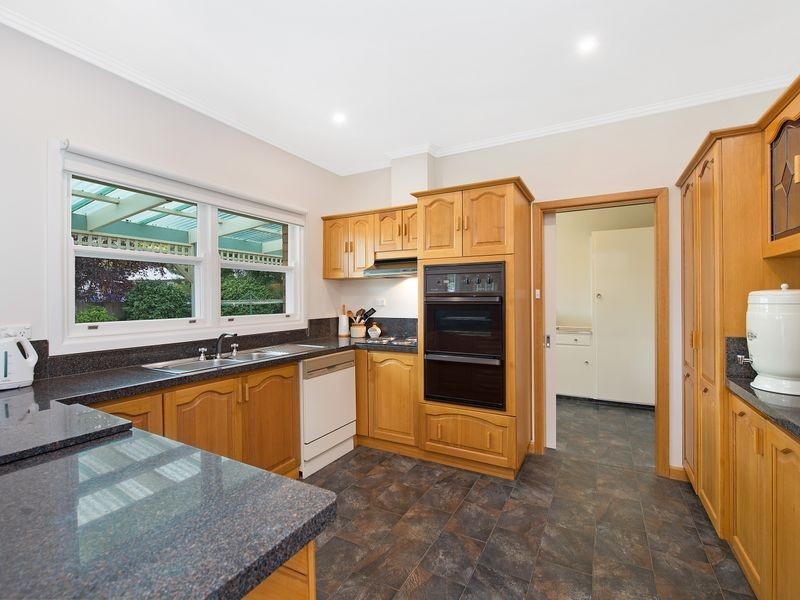 33 Moore Street, Colac VIC 3250