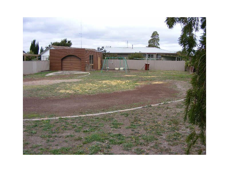 8 Batson Crescent, Elliminyt VIC 3250