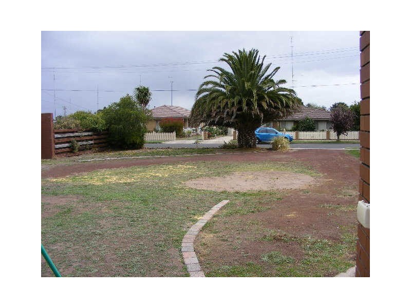 8 Batson Crescent, Elliminyt VIC 3250