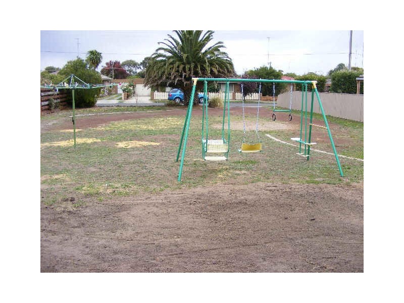 8 Batson Crescent, Elliminyt VIC 3250