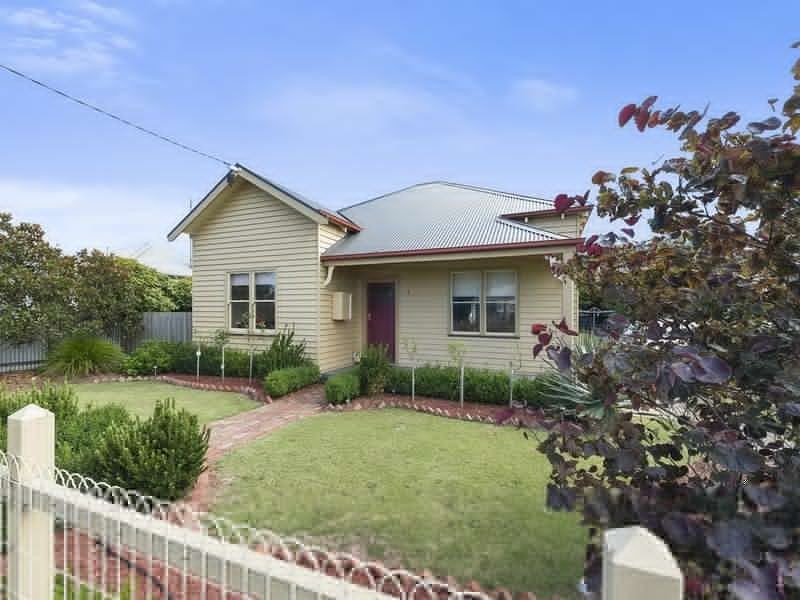 9 Marks Street, Colac VIC 3250