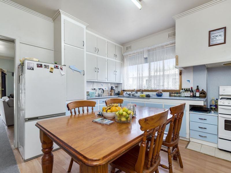 6 Churchill Square, Colac VIC 3250
