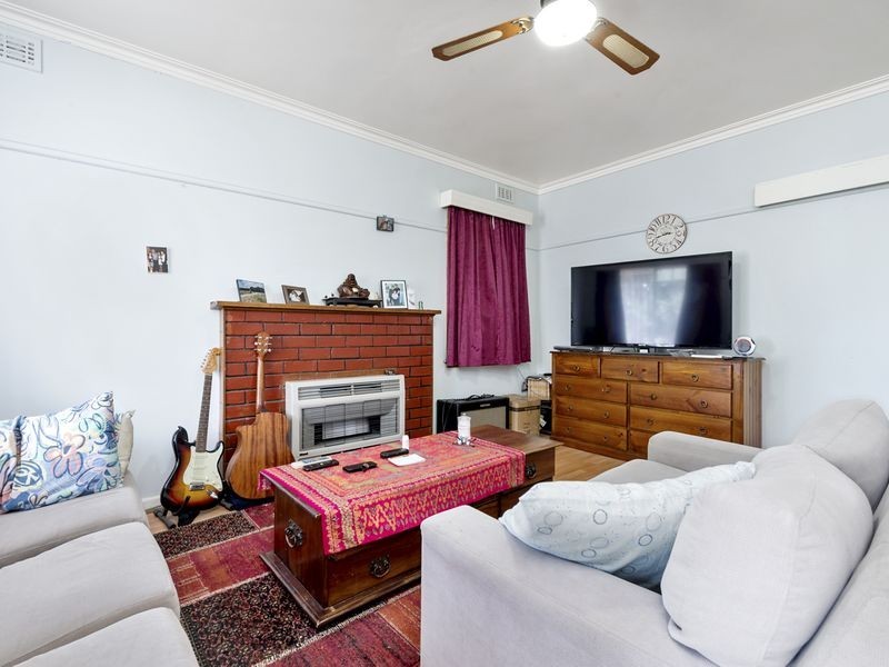 6 Churchill Square, Colac VIC 3250