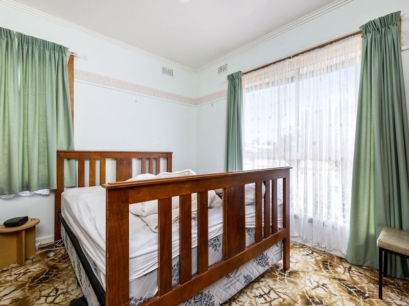 6 Churchill Square, Colac VIC 3250