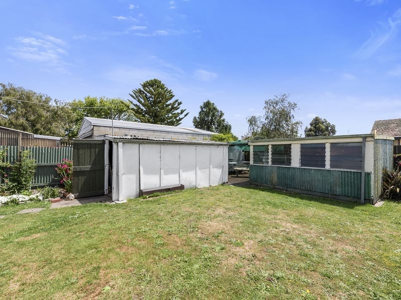 6 Churchill Square, Colac VIC 3250