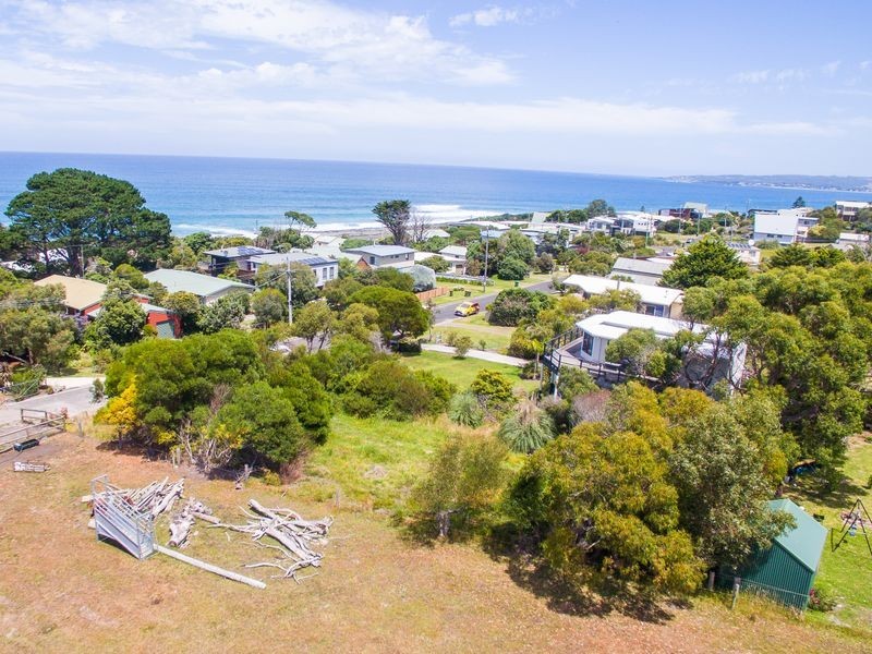 2 Surf Avenue, Skenes Creek VIC 3233