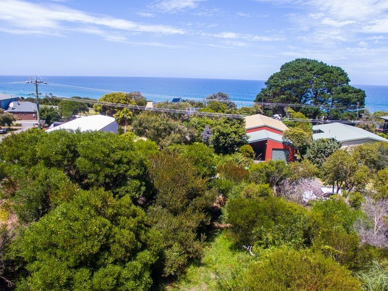 2 Surf Avenue, Skenes Creek VIC 3233