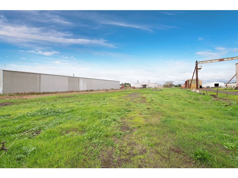 8 Saunders Street, Colac VIC 3250