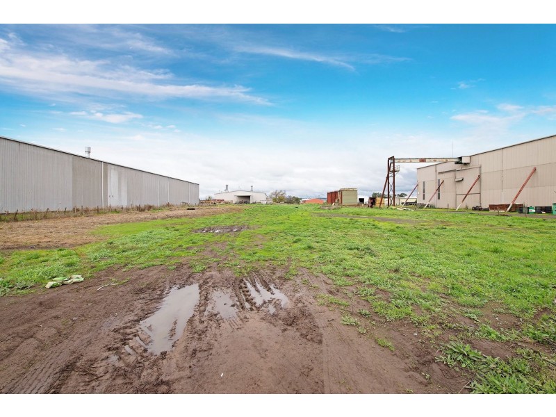 8 Saunders Street, Colac VIC 3250