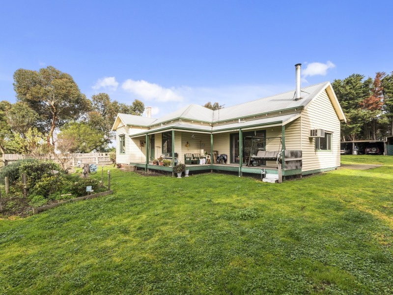 175 Rossmoyne Road, Colac West VIC 3250