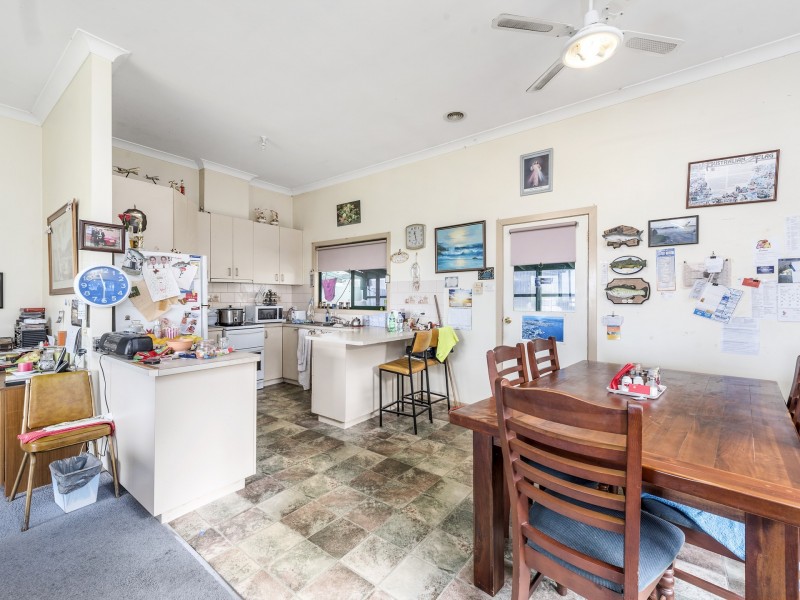 175 Rossmoyne Road, Colac West VIC 3250