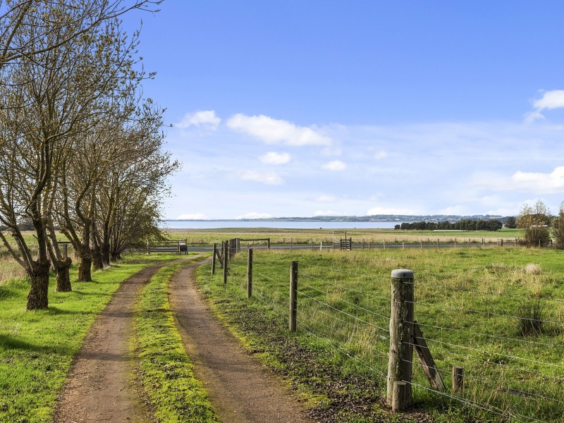 175 Rossmoyne Road, Colac West VIC 3250