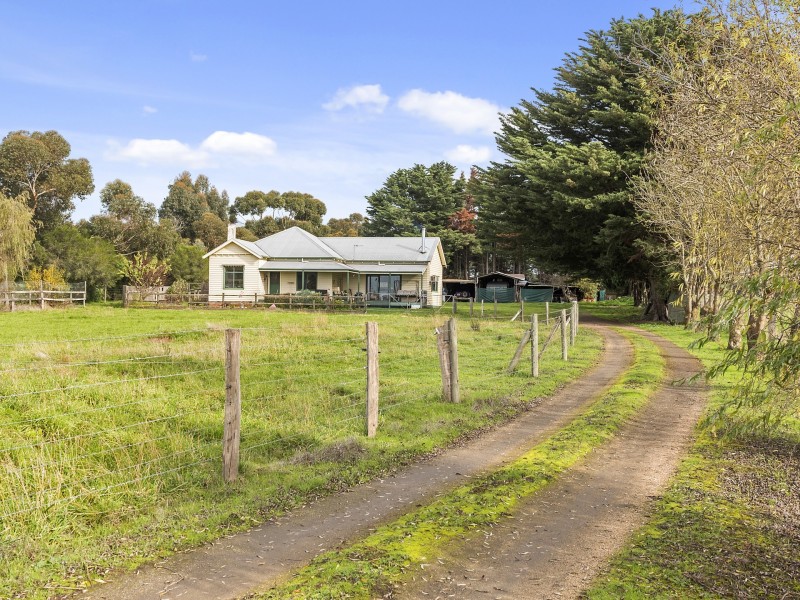 175 Rossmoyne Road, Colac West VIC 3250