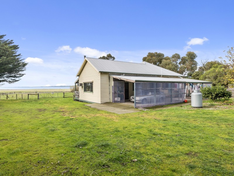 175 Rossmoyne Road, Colac West VIC 3250