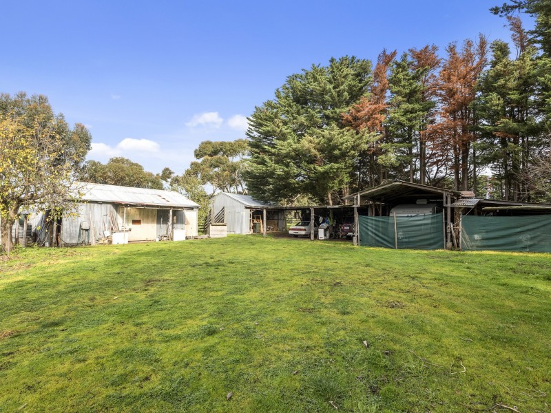 175 Rossmoyne Road, Colac West VIC 3250