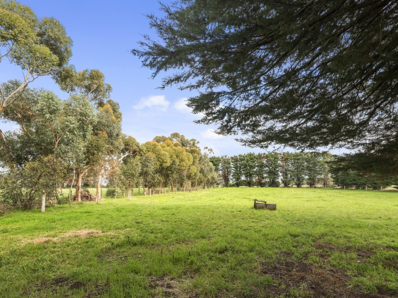 175 Rossmoyne Road, Colac West VIC 3250