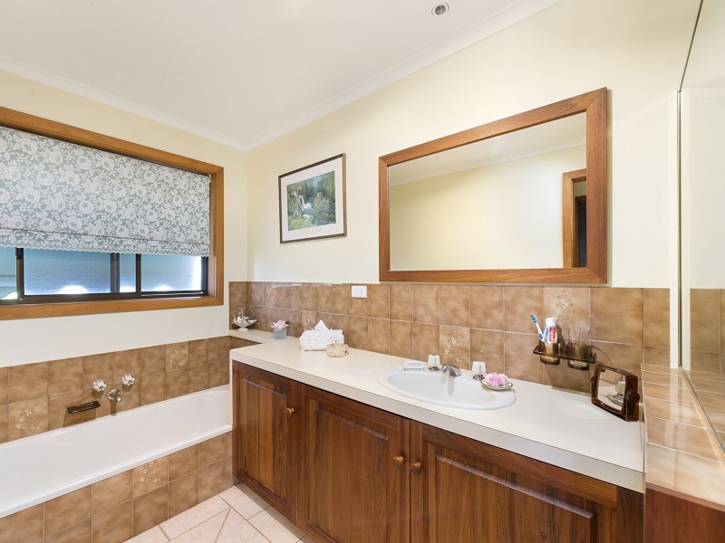 72 Moore Street, Colac VIC 3250