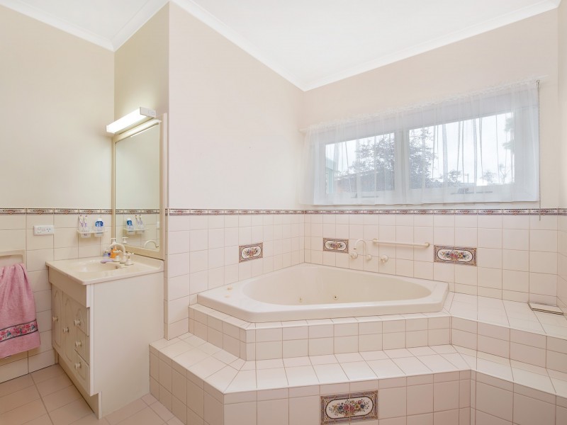 33 Moore Street, Colac VIC 3250