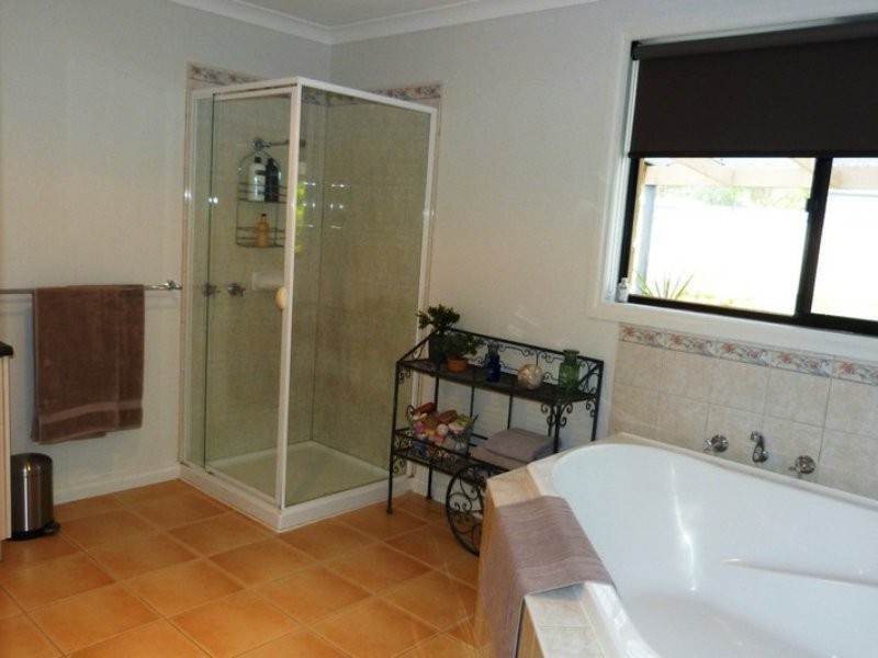 1-3 Deloraine Ct, Elliminyt VIC 3250